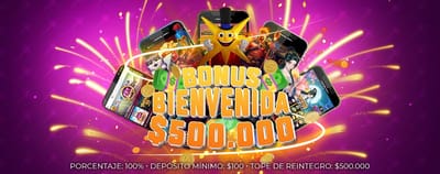 Interfaz de casino online lujosa con fichas doradas y cartas